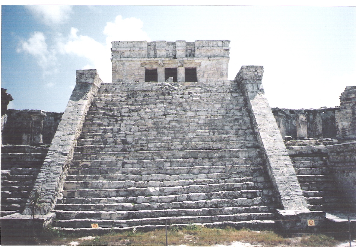 Main Temple in Tulum in a private tour day around archaeological site.